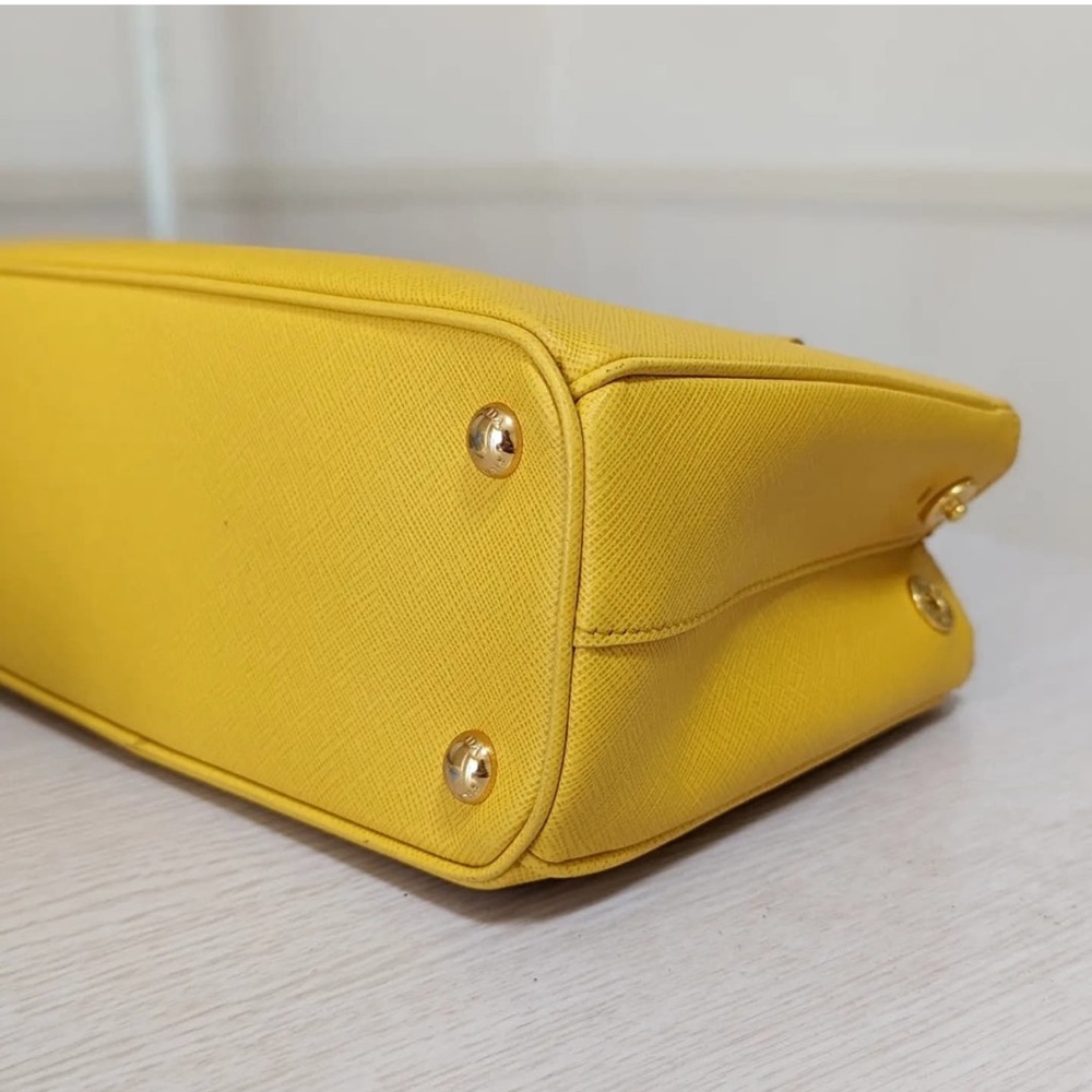 Prada Galleria Saffiano leather small-bag in Yellow - Picture 8 of 16